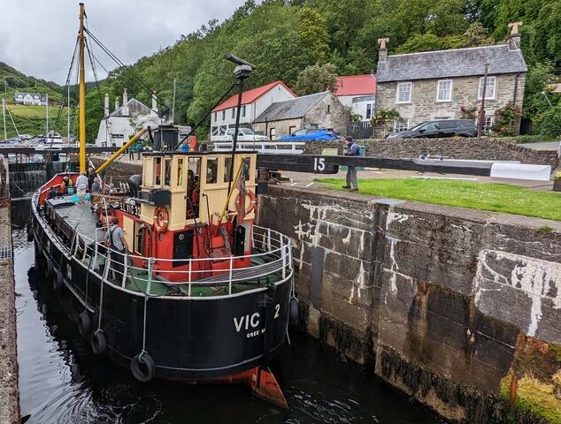 VIC 32 in Crinan sea lock